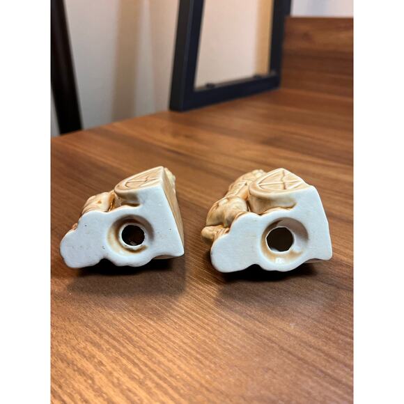 Vintage Horse Salt & Pepper Shakers Wagon Wheel Design Ceramic Tan Pair - Picture 5 of 5